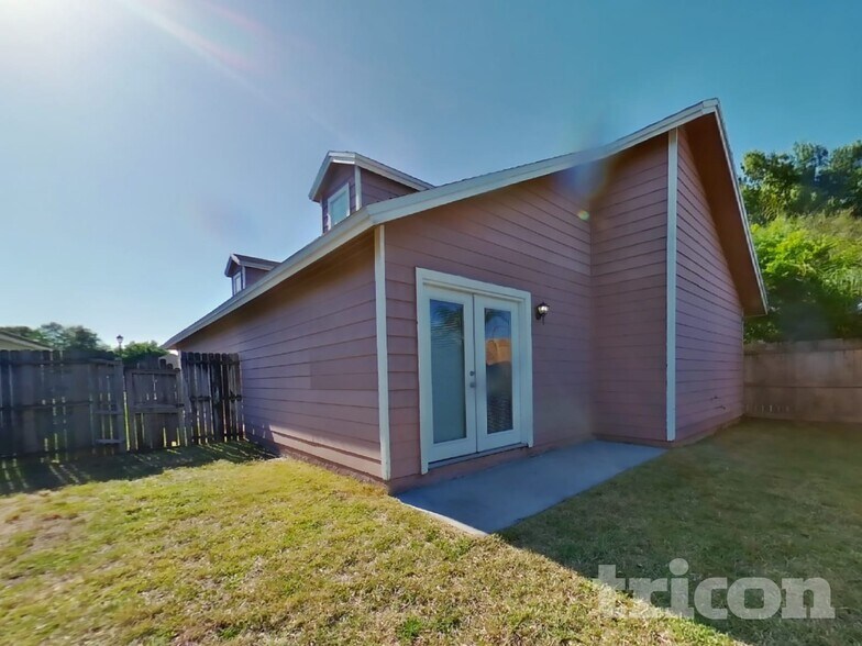 Building Photo - 417 Filmore Dr
