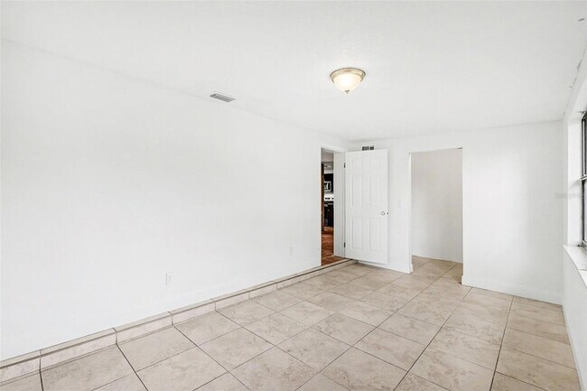 Building Photo - 913 Lytle St SW