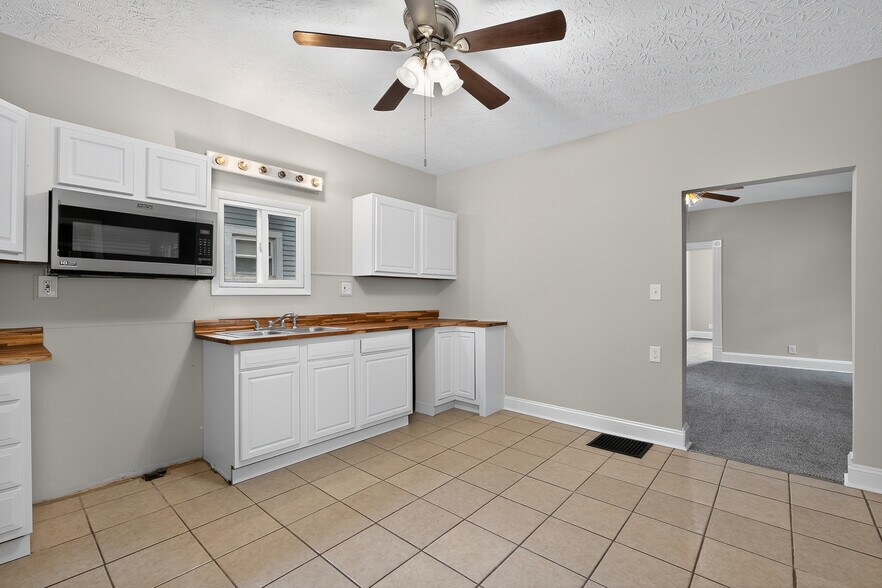 Building Photo - 1232 Lane St