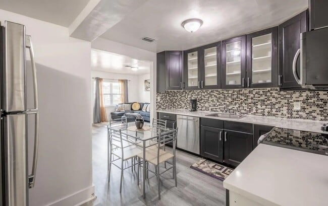 Building Photo - 3120 SW 12th Pl