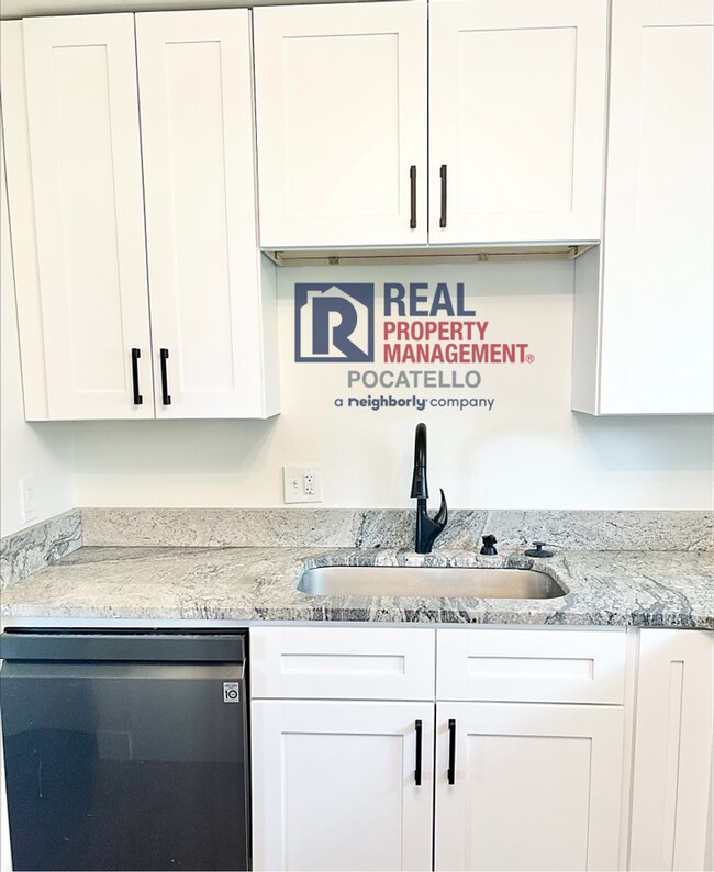 Building Photo - 1921 Monte Vista Dr