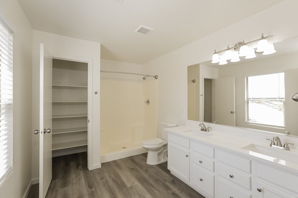 Building Photo - 2217 E 35th Ave