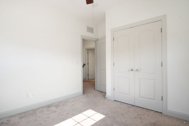 Building Photo - Gorgeous 3 Bedroom, 2.5 Bath End-Unit Town...