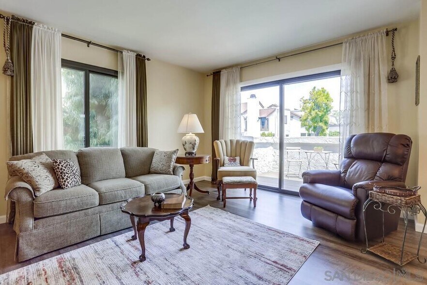 Building Photo - 3960 Voltaire St