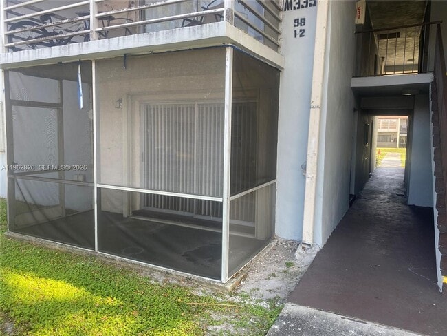 Building Photo - 335 W Laurel Dr