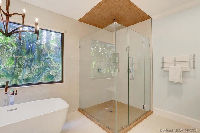 Building Photo - 750 Marine Dr
