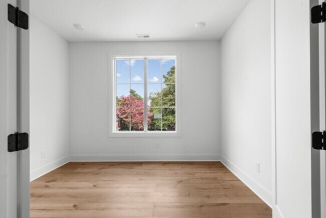 Building Photo - 1814 Stewart Pl