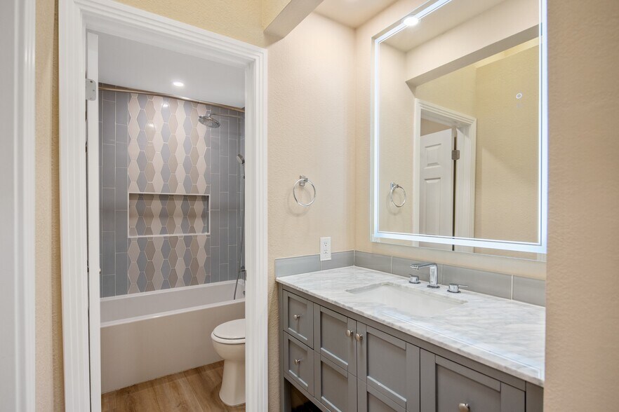 Building Photo - 5530 Spanish Oak Ln