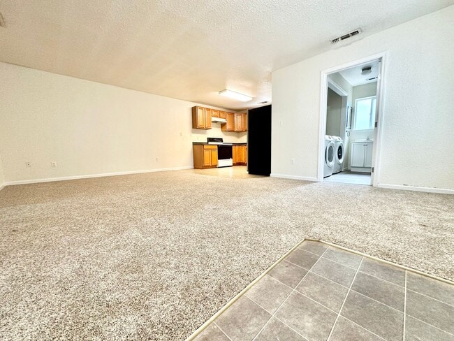 Building Photo - **Pre-Leasing for Summer 2026** Cute 2 Bedroom Home in Avenues