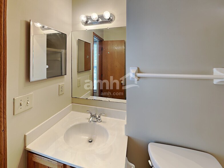Building Photo - 1449 Tall Pine Ct