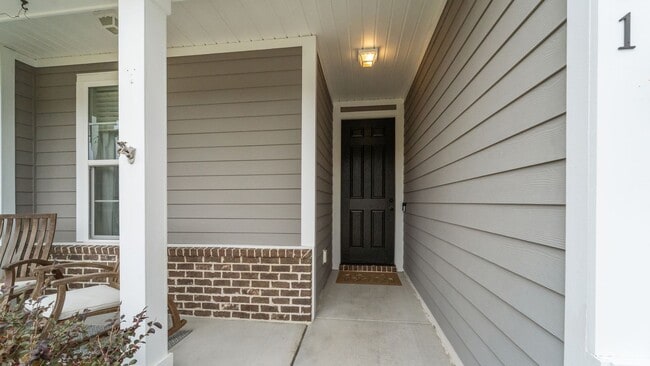 Building Photo - Spacious 6-Bedroom Waterfront Home in Richmond Hill, GA