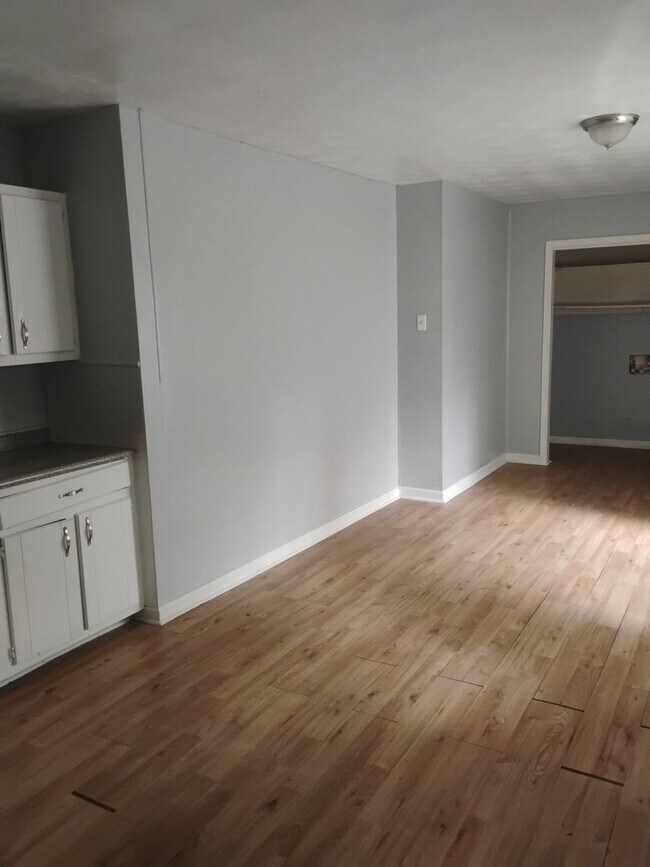 Building Photo - Three Bedroom One Bath Home in Frayser