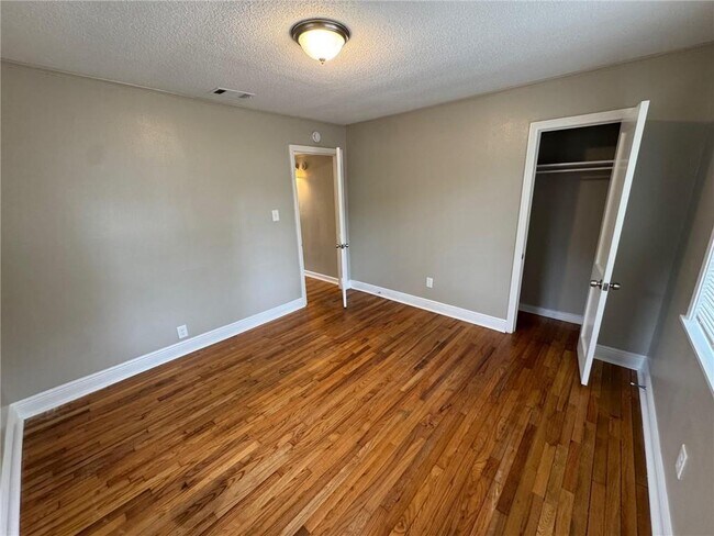 Building Photo - 900 Courtney St