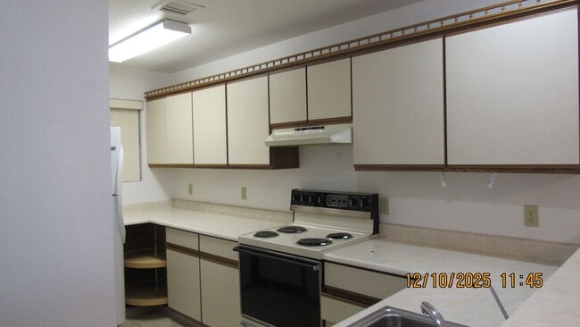 Building Photo - 2 Bed 2 Bath with Lake View