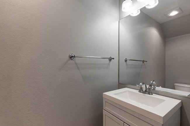 Building Photo - 9729 NW Miller Hill Dr