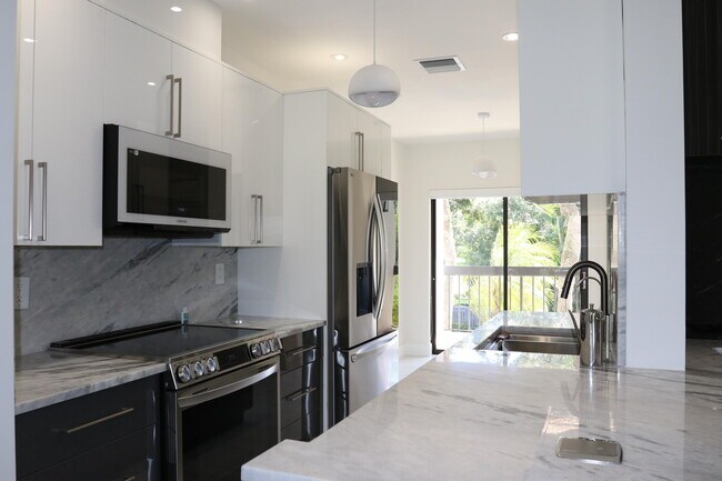 Building Photo - 11311 Pond View Dr