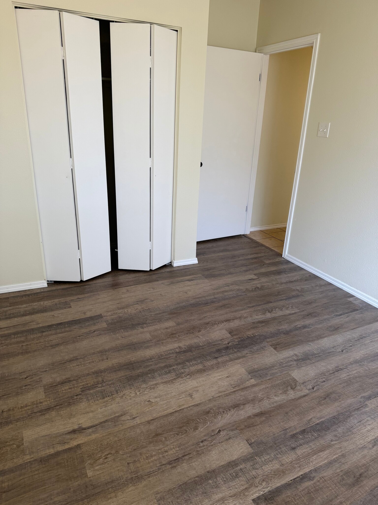 3rd bdrm facing closet - 8107 Valley Trl