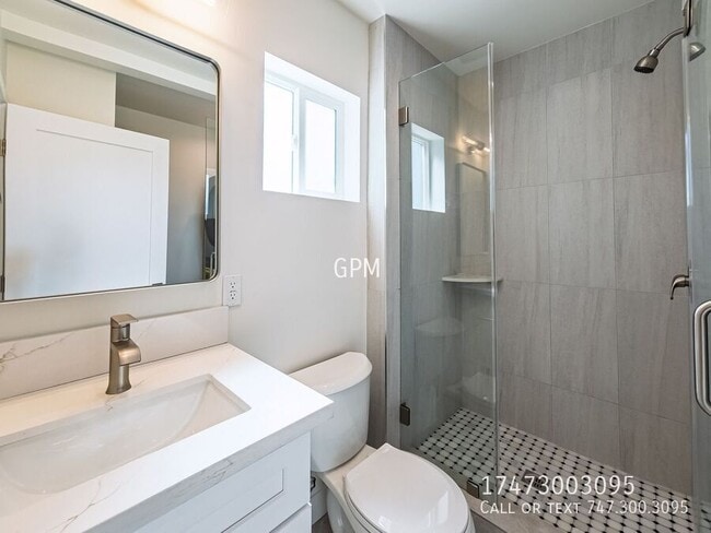 Building Photo - 11022 1/2 Penrose St-