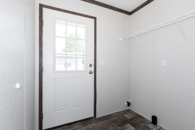 Building Photo - 317 Tulip Ln
