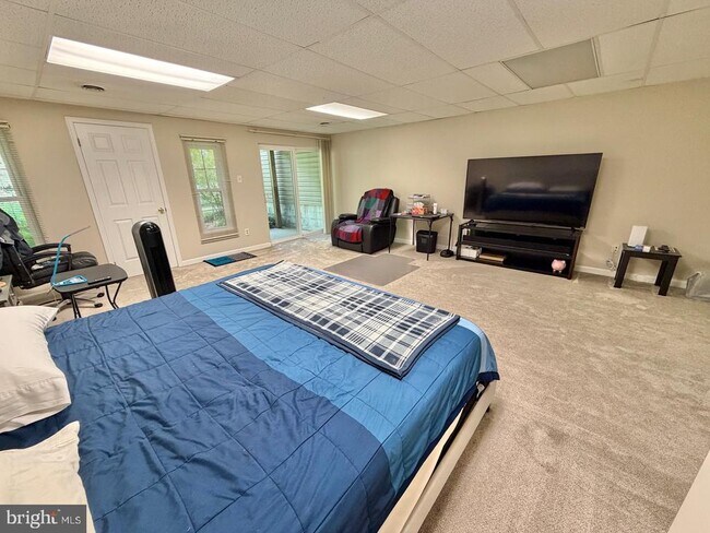 Building Photo - 335 Danbury Ct