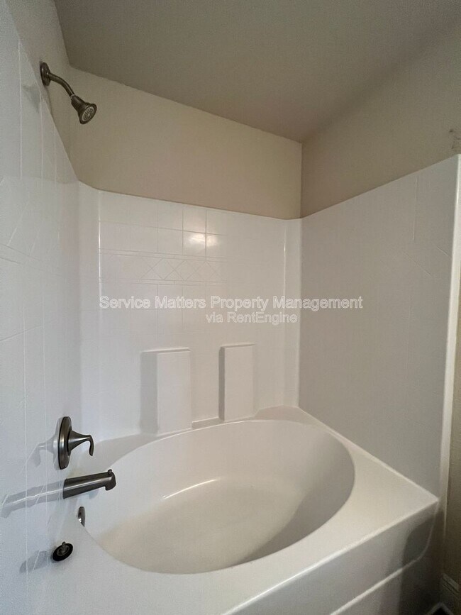 Building Photo - 5136 Carmell Ridge Cir