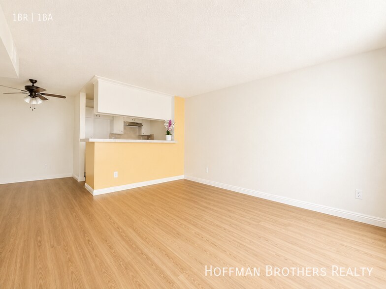 Building Photo - 9233 Van Nuys Blvd