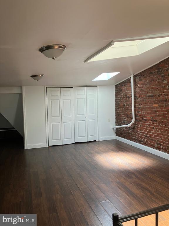 Building Photo - 1127 S 48th St