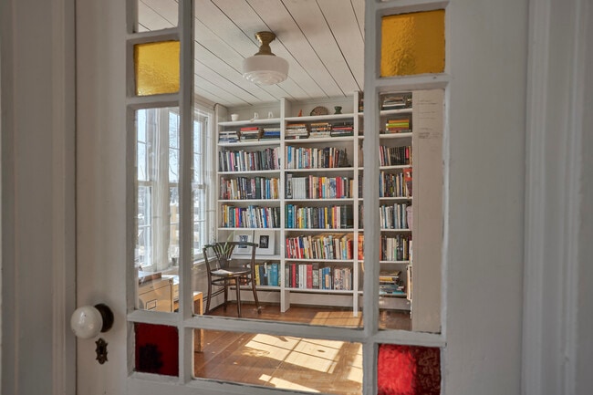 Building Photo - 41 Grinnell St