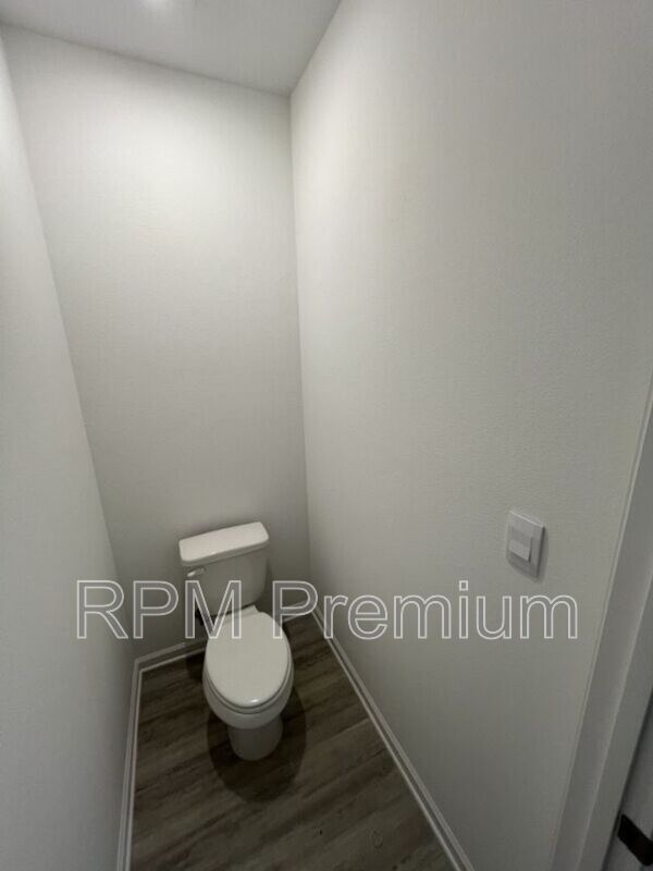 Building Photo - 1255 Drago Dr