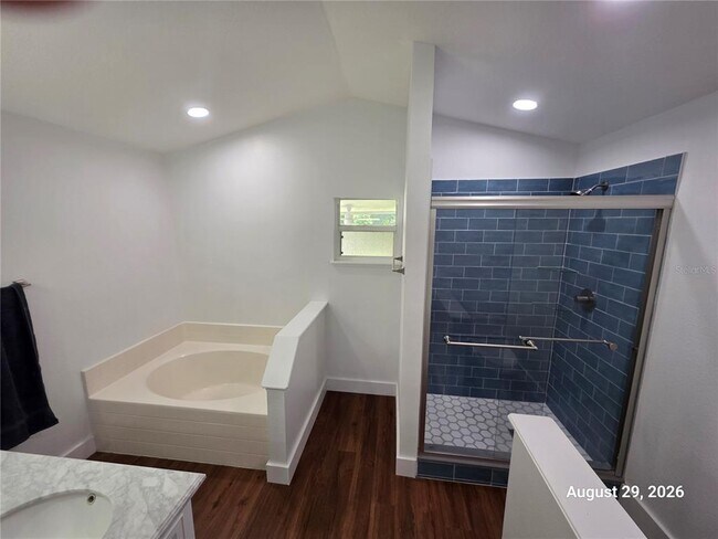 Building Photo - 834 Amidon St
