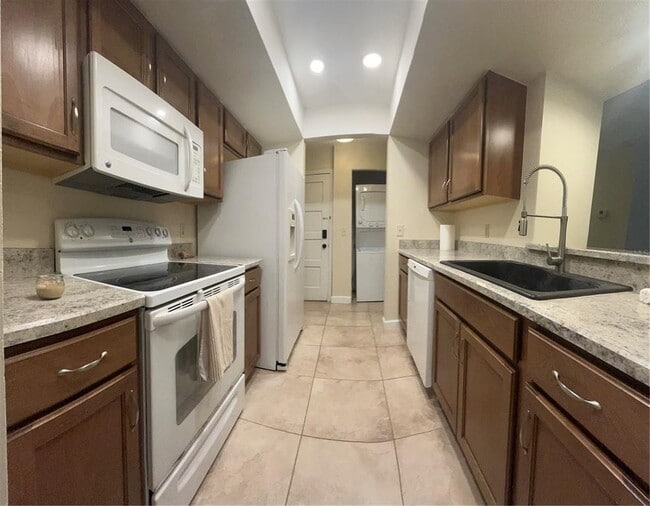 Building Photo - 308 Palm Coast Pkwy NE