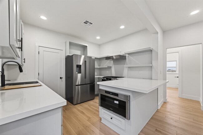 Building Photo - 4413 Roseland St