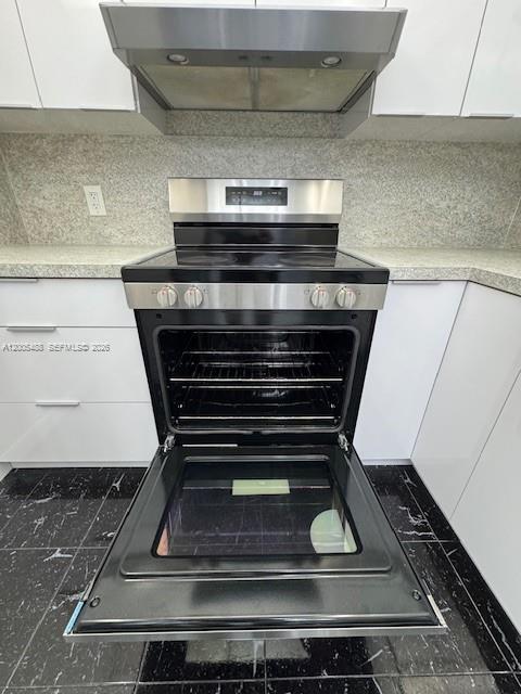 Building Photo - 2425 NE 135th St