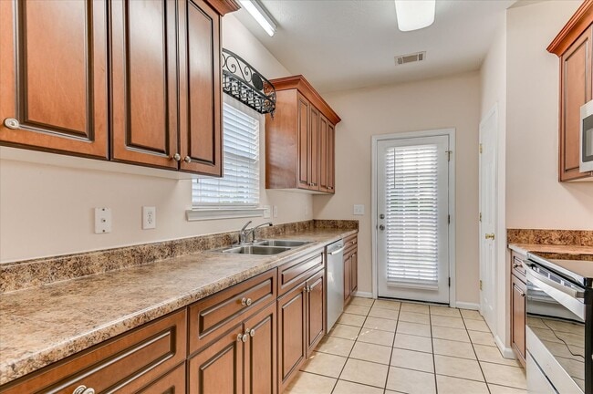 Building Photo - 913 Cabot Cove