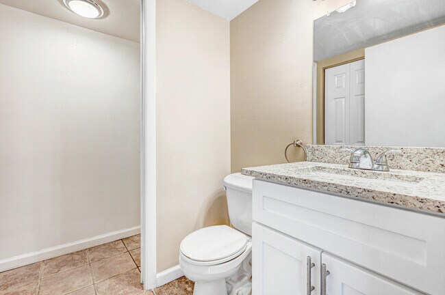 Building Photo - 2111 Vista Oaks Cir NE