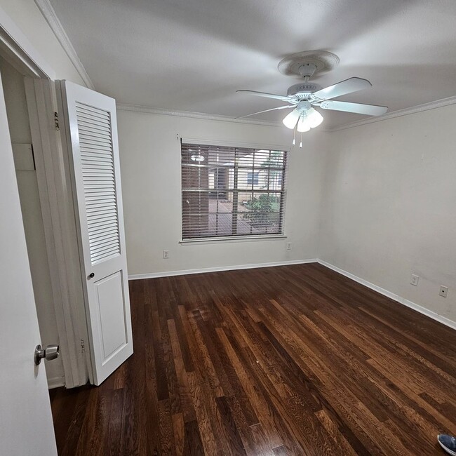 Building Photo - UPDATED