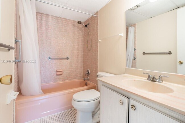 Building Photo - 7877 Golf Cir Dr