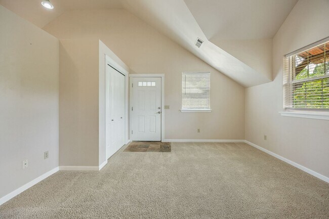 Building Photo - 630 Cardwell Ct