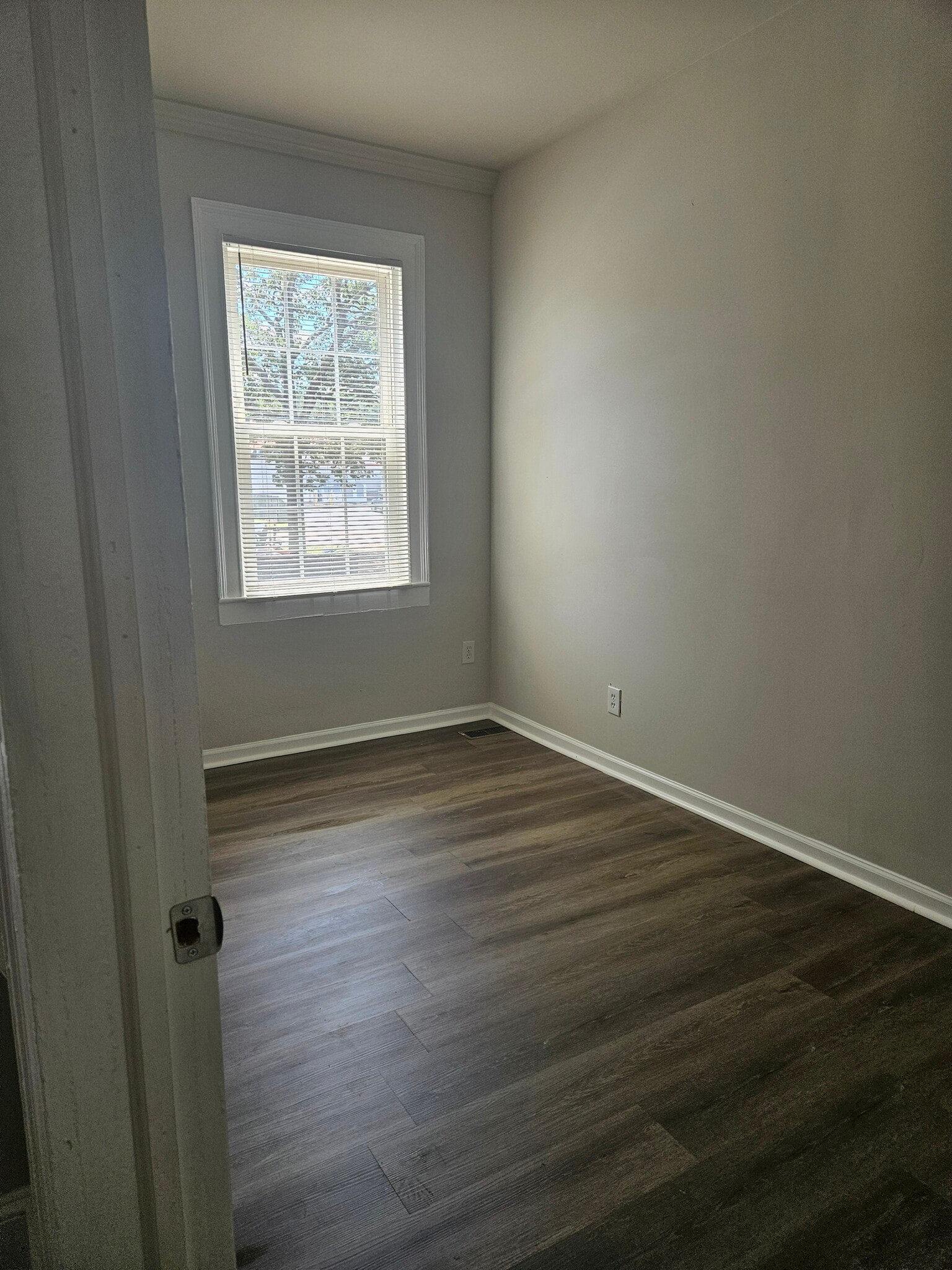 Building Photo - 108 E Main St