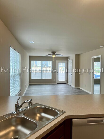 Building Photo - 5284 Canyon Cir