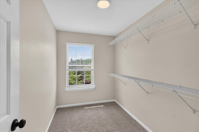Building Photo - 379 Cherry Orchard Rd