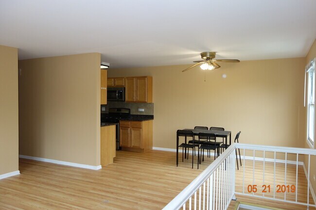 Building Photo - 300 Meadow Ct