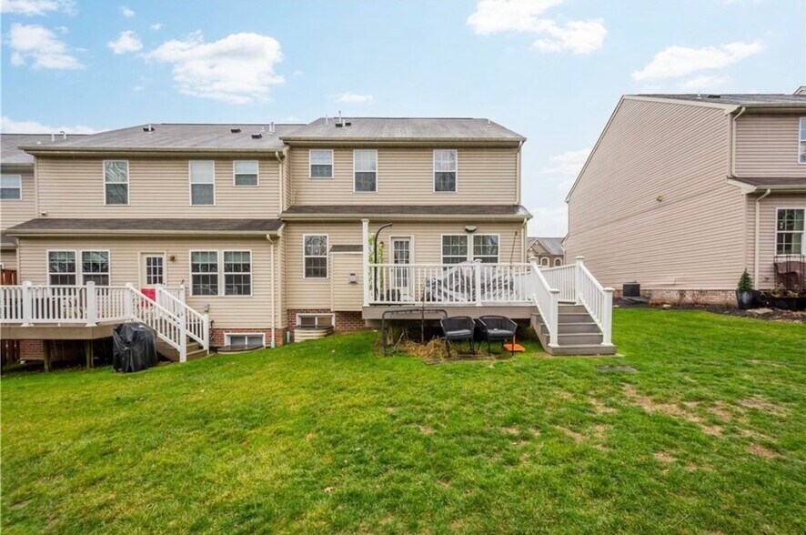 Building Photo - 294 Maple Ridge Dr