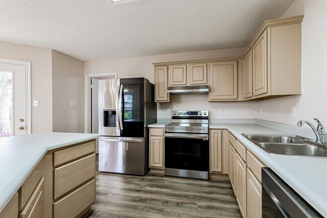 Building Photo - Hidden Gated community about 7 miles from Randolph Air Force Base