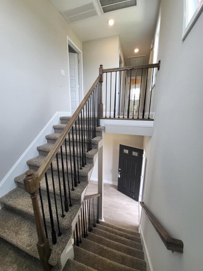 Building Photo - 201 King Rd