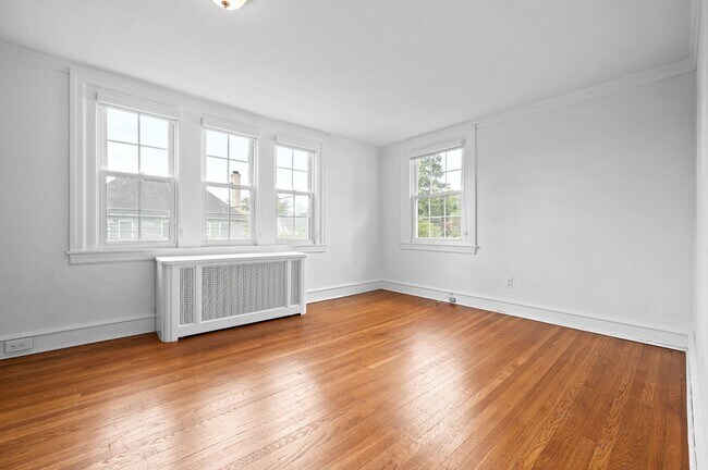 Building Photo - 20 Tenmore Rd