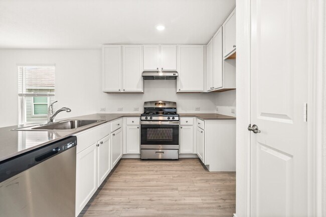 Building Photo - 10119 Ana Hts