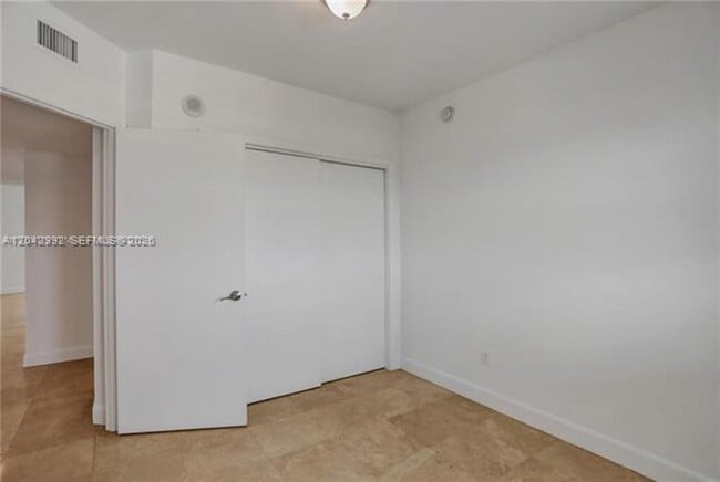 Building Photo - 15051 Royal Oaks Ln