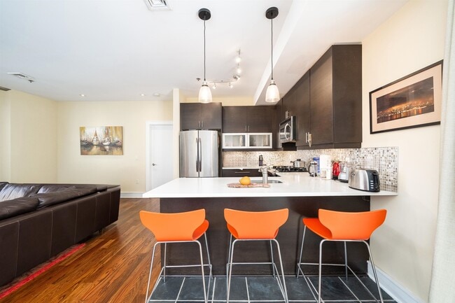 Building Photo - 635 6th St