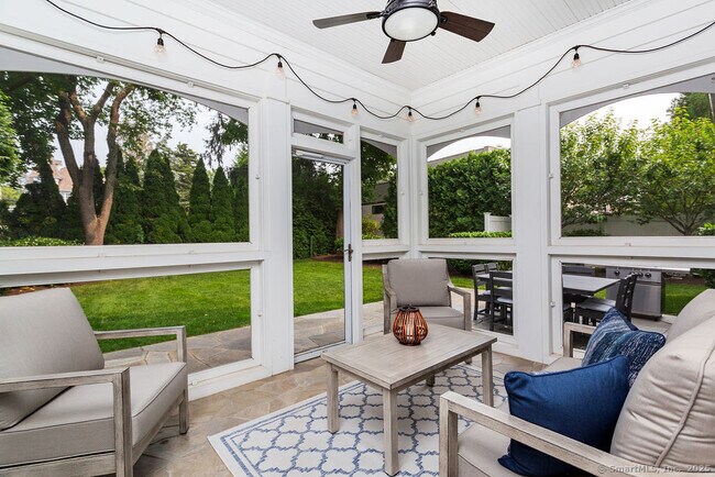 Building Photo - 9 Center Rd